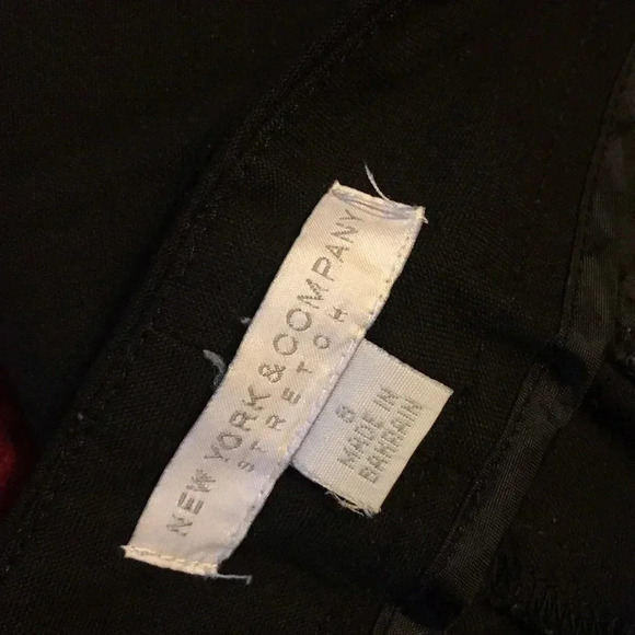 New York & Co stretch Capri - Picture 4 of 4